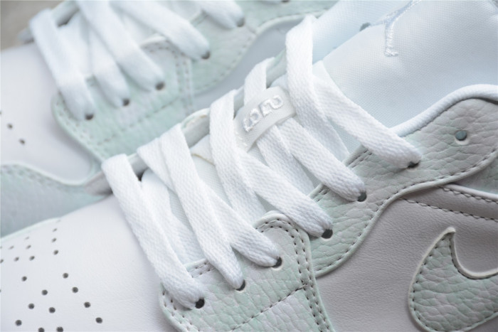 jordan 1 low  tumbled leather 553558-130