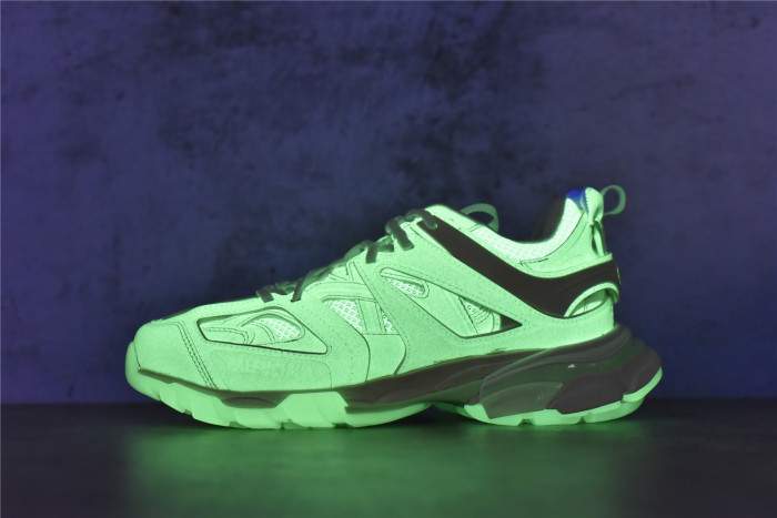 Ba*len*cia*ga track trainer