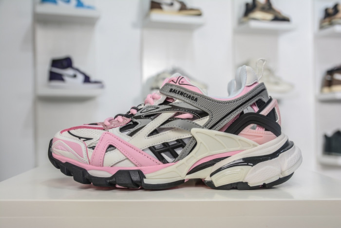 Ba*len*cia*ga track trainer