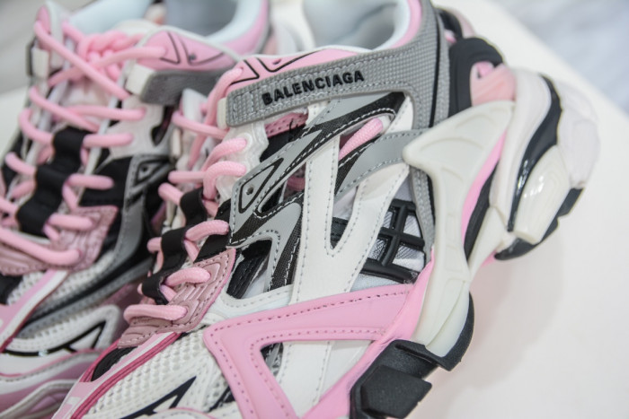 Ba*len*cia*ga track trainer