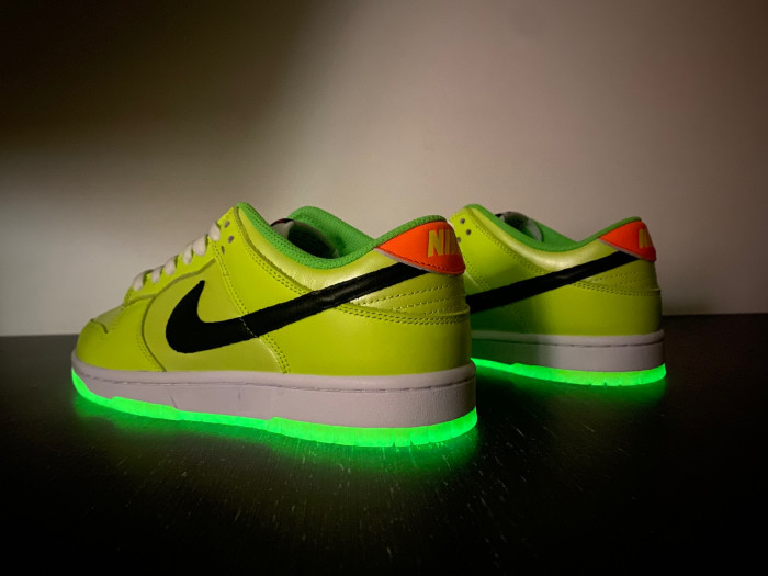 nike dunk low “glow in the dark”  fj4610-702