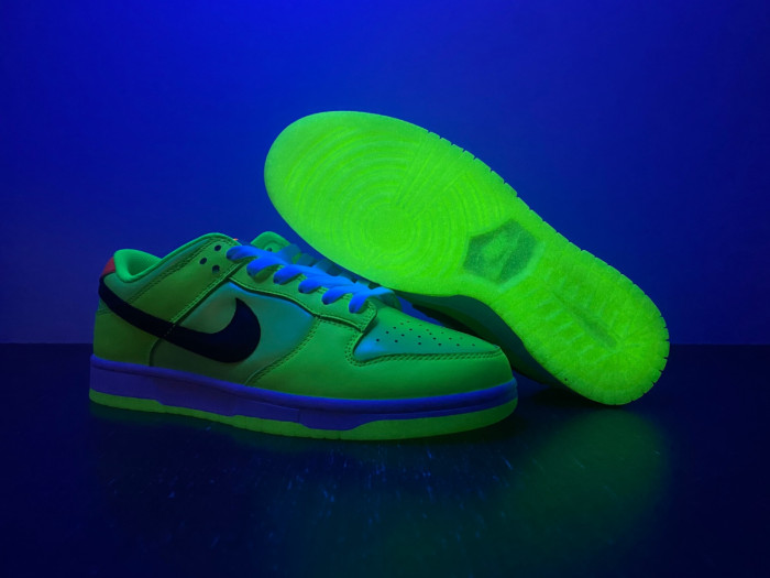 nike dunk low “glow in the dark”  fj4610-702