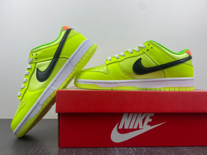 nike dunk low “glow in the dark”  fj4610-702