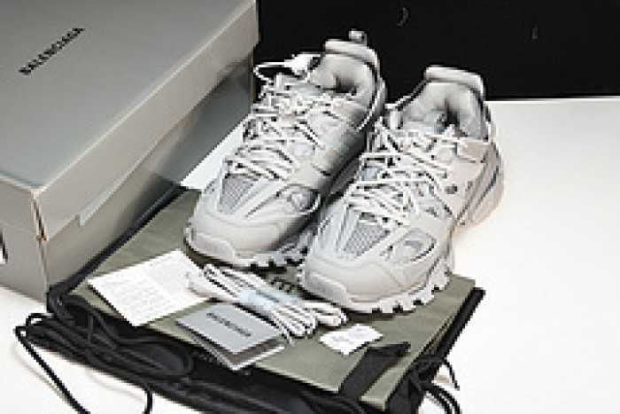 Ba*len*cia*ga track trainer  btt-063