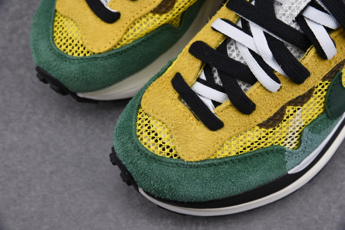 nike vaporwaffle sacai tour yellow stadium green cv1363-700