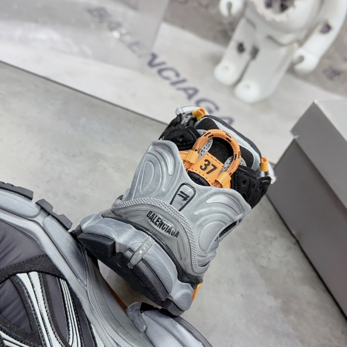 Ba*len*cia*ga track runner  btt-196