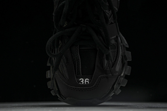 Ba*len*cia*ga track runner  btt-198