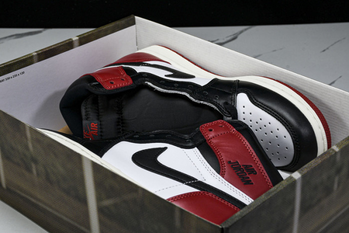 air jordan 1 “black toe reimagined” dz5485-106