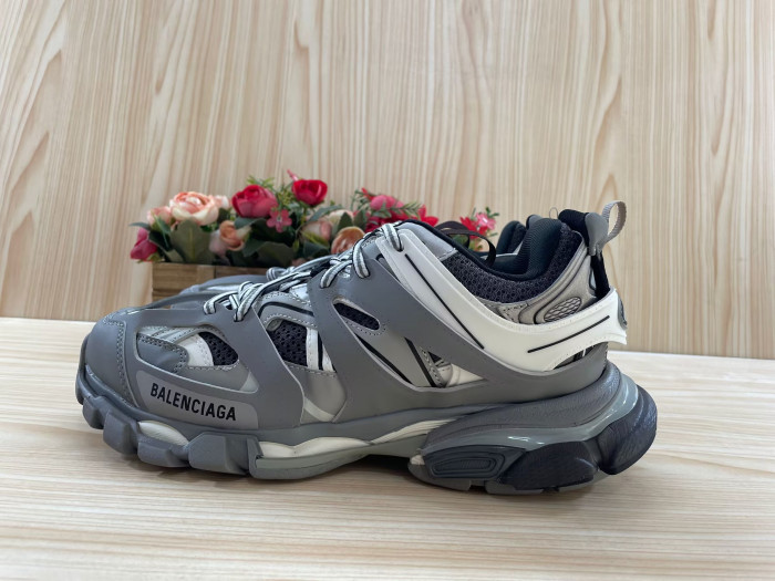 Ba*len*cia*ga track trainer  btt-062