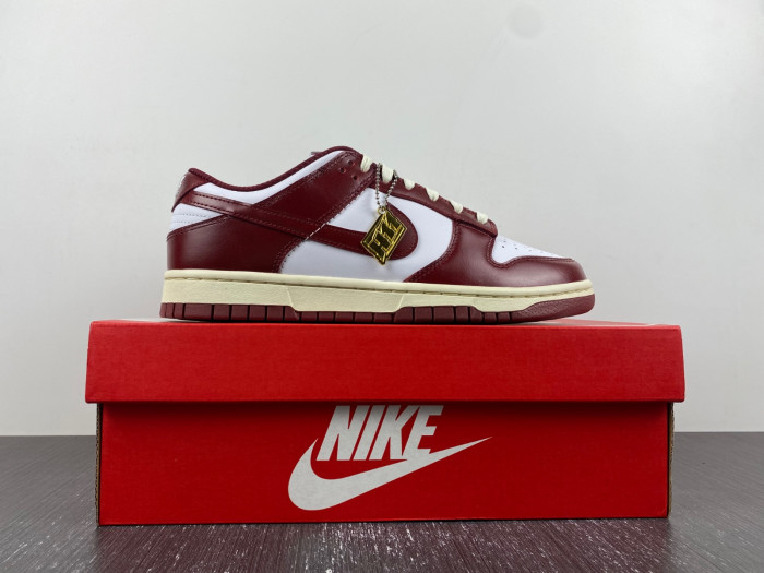 dunk low prm “team red”   j4555-100