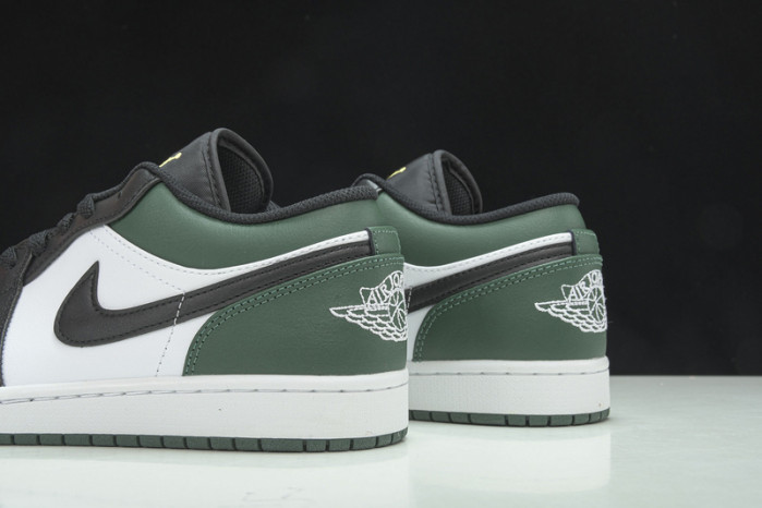 q22 air jordan 1 low “green toe”  553558-371